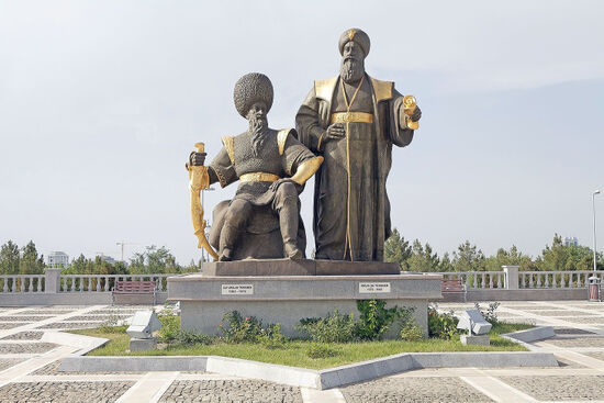 Statues of Seljuk rulers Alp Arslan and Malik Shah at the independence monument in Ashgabat, Turkmenistan (photo © Antonella865 / dreamstime.com).