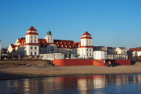 Promenade architecture and the Kurhaus in Binz on the shore of the Baltic island of Rügen (photo © hidden europe).