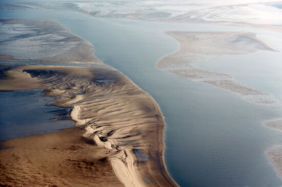 Aerial photo of part of the Wadden Sea National
Park in Schleswig-Holstein, Germany (photo © 3quarks / dreamstime.com).