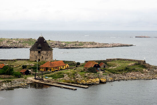 Looking from Christiansø over the harbour mouth to the island of Frederiksø with its Napoleonic-era defensive tower (photo © hidden europe).