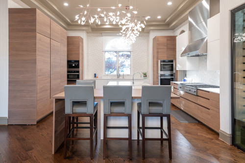 Kitchen cabinets without drawer pulls